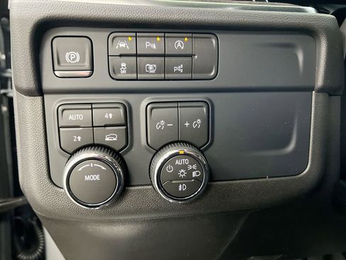 New 2026 Chevrolet Suburban Premier AWD/4WD image 19