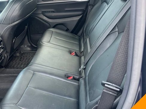 Used 2023 Jeep Grand Cherokee Limited AWD/4WD image 8