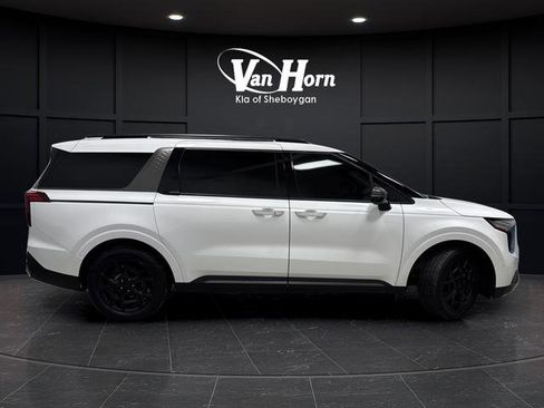 Used 2025 Kia Carnival SX w/ SX Dark Edition Package image 2