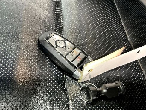 Used 2020 Ford Escape SE Sport image 18