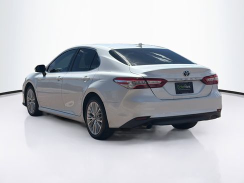 Used 2020 Toyota Camry XLE w/ Carpet Mat Package image 5