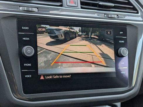 Used 2022 Volkswagen Tiguan SE image 13