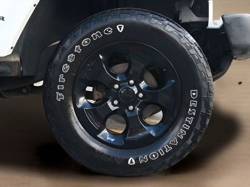 Used 2015 Jeep Wrangler Unlimited Sahara image 30