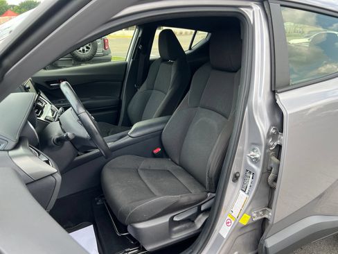 Used 2018 Toyota C-HR XLE FWD image 19