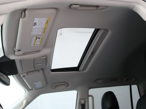 Used 2021 Nissan Armada SL w/ Captain's Chairs Package RWD image 29