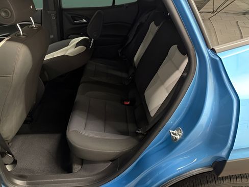 Used 2025 Chevrolet Trax RS w/ Sunroof Package FWD image 13
