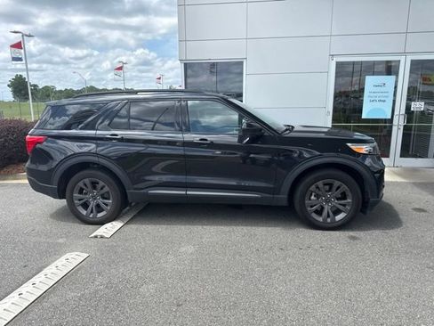 Used 2024 Ford Explorer XLT w/ Equipment Group 202A AWD/4WD image 2