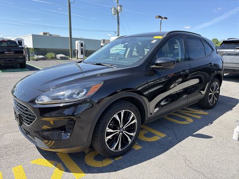 Used 2022 Ford Escape SE w/ SE Sport Appearance Package AWD/4WD image 4