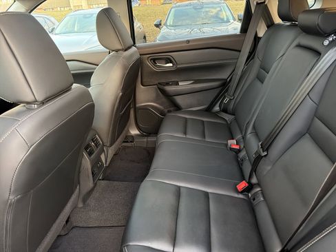 Used 2023 Nissan Rogue SL w/ SL Premium Package image 16