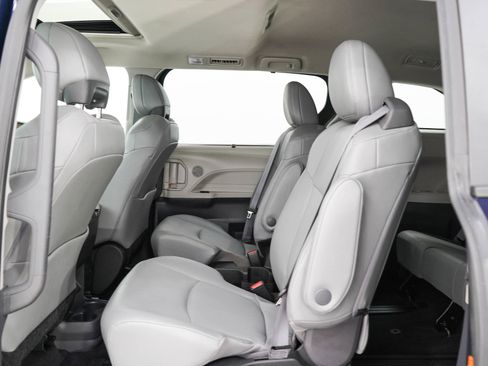 Used 2023 Toyota Sienna XLE AWD/4WD image 16