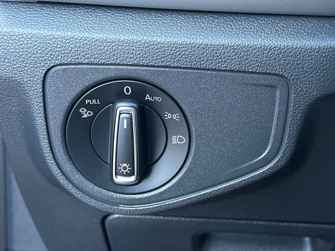 Used 2023 Volkswagen Atlas SE image 29