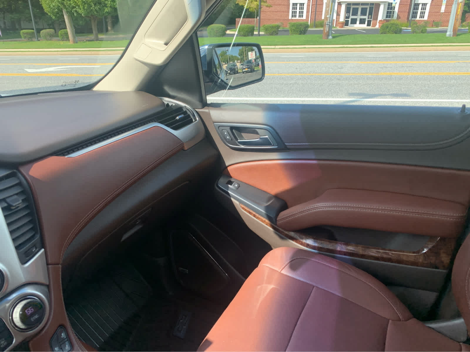 Used 2018 Chevrolet Suburban Premier AWD/4WD image 22