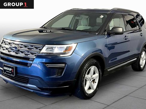 Used 2018 Ford Explorer XLT image 1