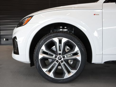 Used 2023 Audi Q5 2.0T Premium Plus w/ Premium Plus Package AWD/4WD image 5