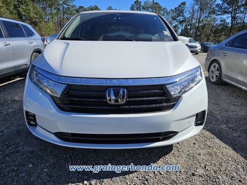 Used 2024 Honda Odyssey Elite image 3