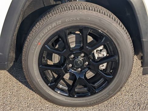 New 2026 Jeep Compass Latitude image 9