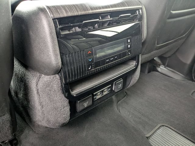 Used 2023 Jeep Wagoneer L Series III w/ Preferred Equipment Group AWD/4WD image 18