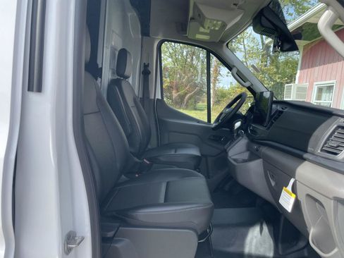 New 2026 Ford Transit 250 148 Medium Roof RWD image 33