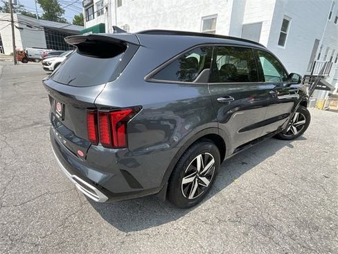 Used 2022 Kia Sorento S image 4