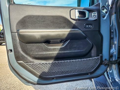 Used 2025 Jeep Wrangler Unlimited Sahara AWD/4WD image 15