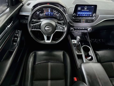 Used 2023 Nissan Altima 2.5 SR FWD image 17