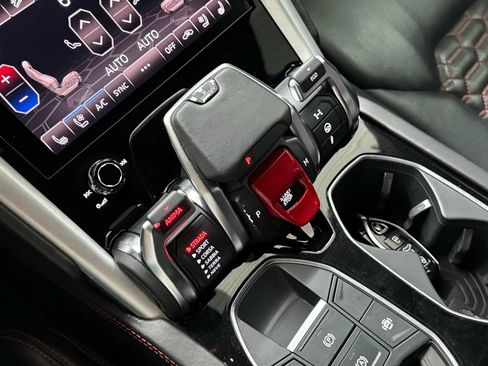 Used 2021 Lamborghini Urus image 51