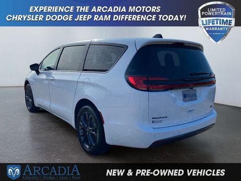 New 2026 Chrysler Pacifica Select image 3