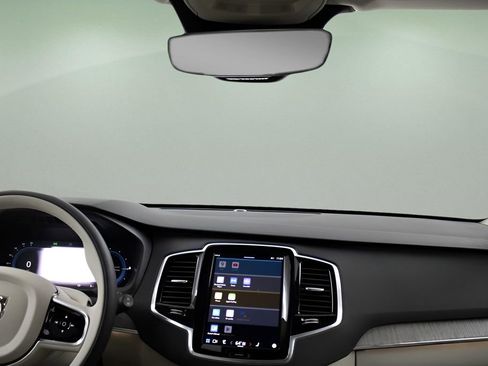 Certified 2025 Volvo XC90 T8 Plus w/ Protection Package Premier image 36