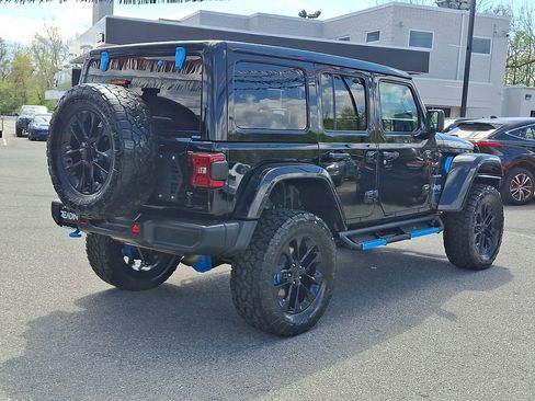 Used 2023 Jeep Wrangler Unlimited Sahara w/ Cold Weather Group AWD/4WD image 5
