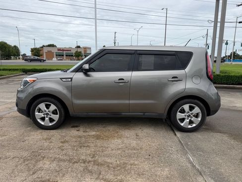 Used 2018 Kia Soul w/ Convenience Package FWD image 2