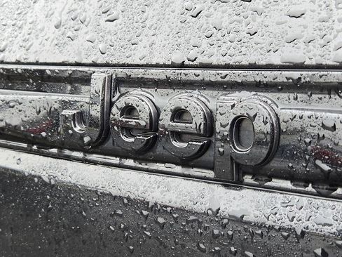 Used 2023 Jeep Grand Cherokee Limited w/ Black Appearance Package image 32