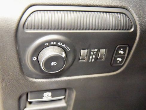 Used 2022 Jeep Wagoneer Series II w/ Premium Group I image 17