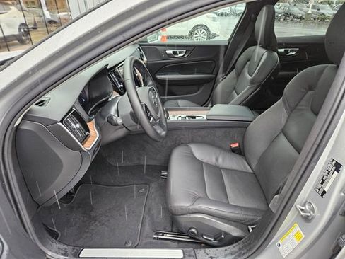 Used 2025 Volvo V60 B5 Cross Country Plus image 12