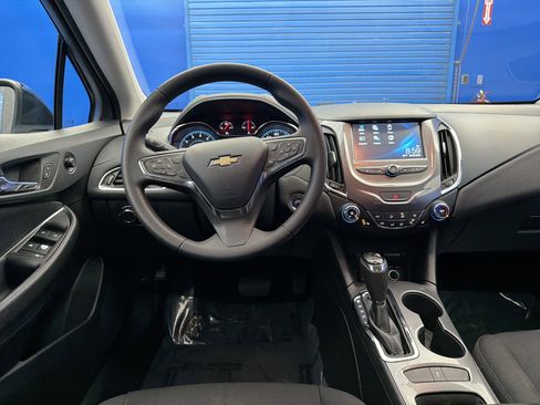 Used 2017 Chevrolet Cruze LT w/ Convenience Package image 27