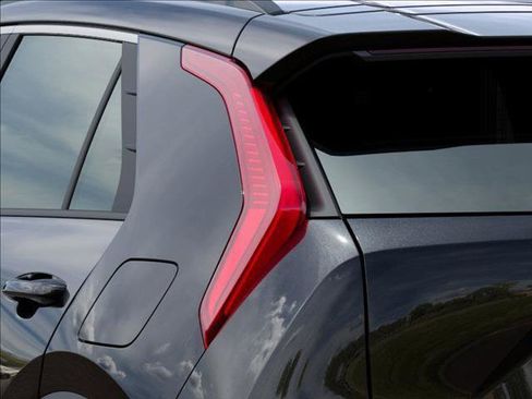 New 2025 Kia Niro EX image 11