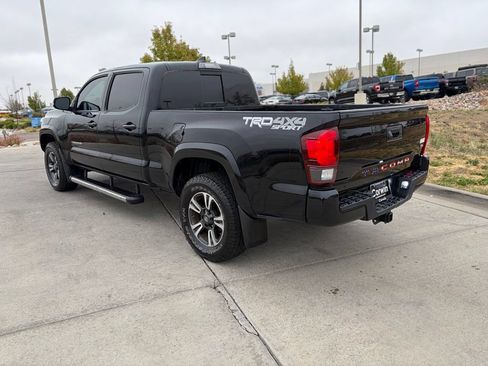 Used 2019 Toyota Tacoma TRD Sport w/ TRD Premium Sport Package AWD/4WD image 4