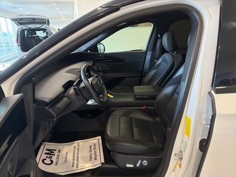 Used 2024 Lincoln Nautilus Reserve w/ Equipment Group 202A image 8