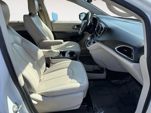 Used 2021 Chrysler Voyager Lxi FWD image 18
