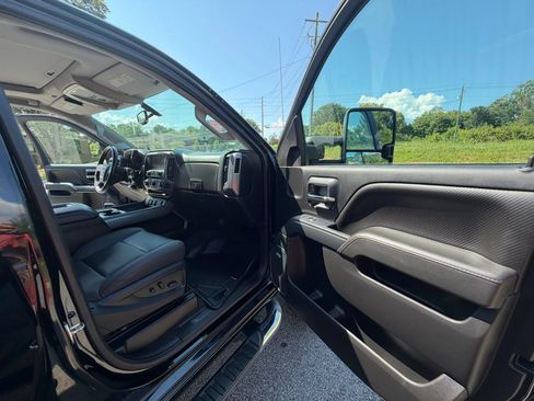 Used 2016 GMC Sierra 2500 SLT w/ Duramax Plus Package AWD/4WD image 17