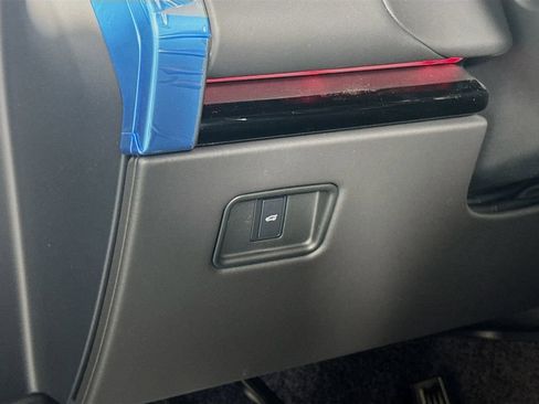 New 2025 Land Rover Range Rover Long Wheelbase SE image 10