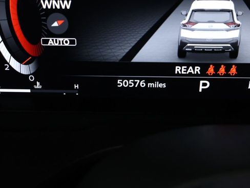 Used 2022 Nissan Rogue Platinum w/ Head-Up Display Package image 14