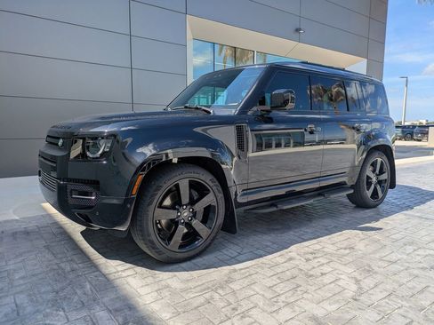 Used 2025 Land Rover Defender 110 X-Dynamic SE AWD/4WD image 9