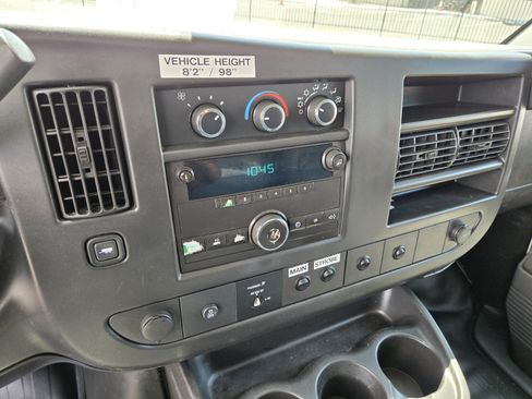 Used 2013 Chevrolet Express 2500 RWD image 16
