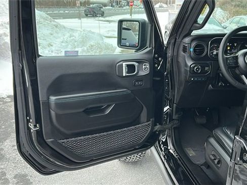 Used 2024 Jeep Wrangler Unlimited Rubicon 4xe image 9