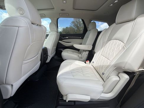 Used 2024 Buick Enclave Avenir image 14