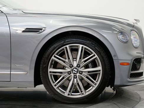 Used 2022 Bentley Flying Spur Plug-In Hybrid image 52