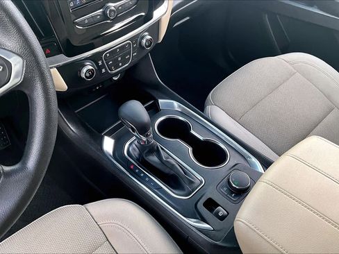 Used 2022 Chevrolet Traverse LS FWD image 17