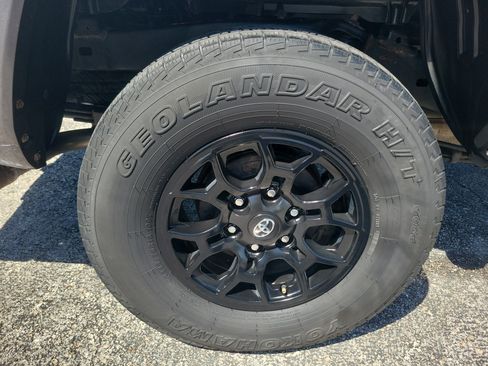 Used 2021 Toyota Tacoma SR5 RWD image 8