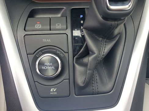 Certified 2020 Toyota RAV4 Limited AWD/4WD image 32