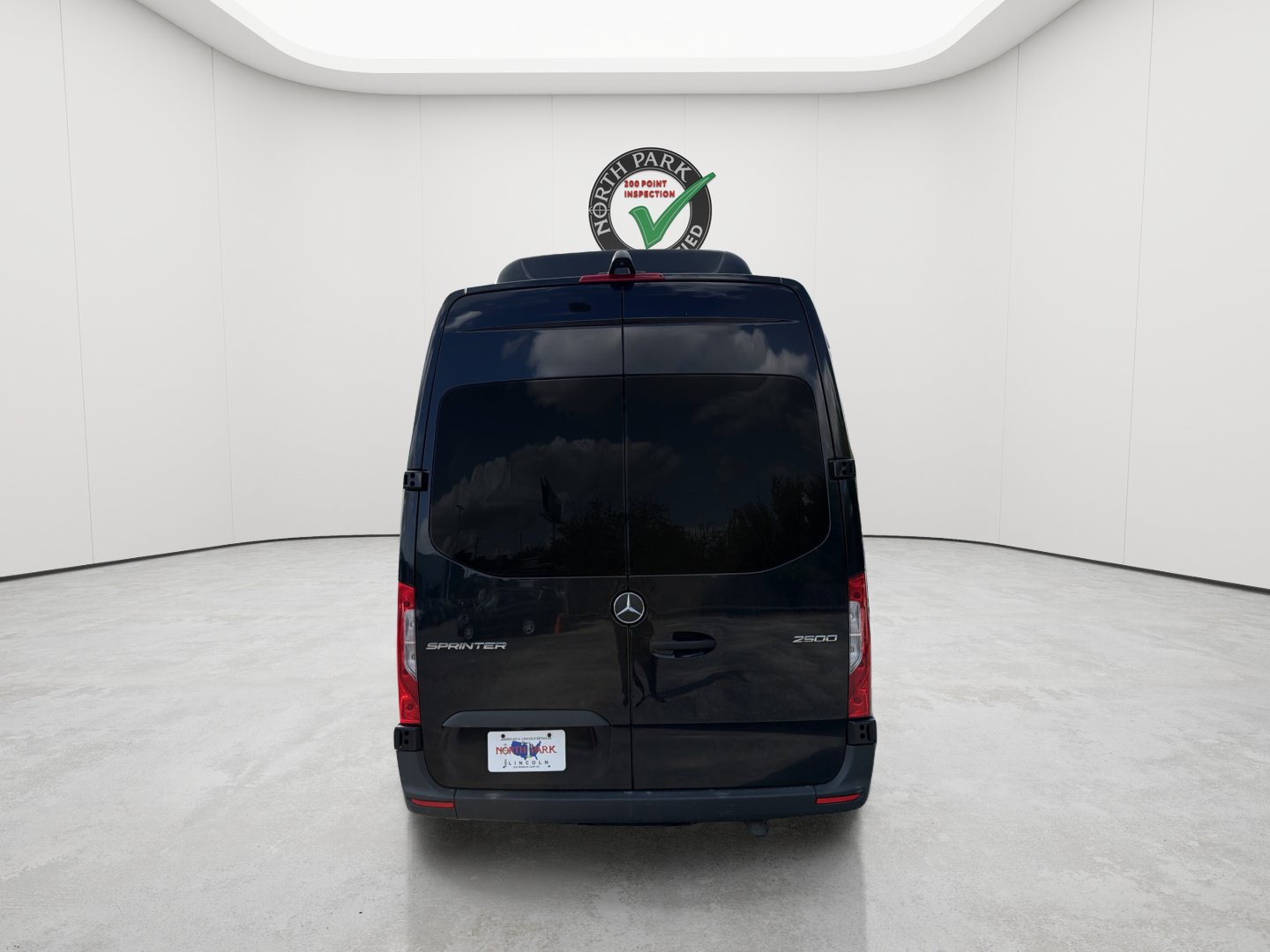 Used 2025 Mercedes-Benz Sprinter 2500 image 4